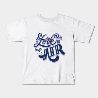 love is in the air Kids T-Shirt